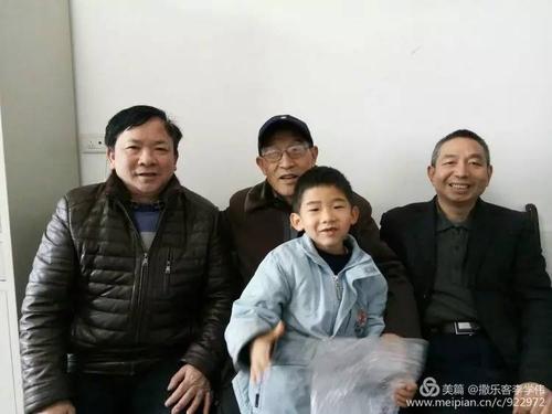 寄来了2008年4月一部分53届老同学照片,希望还能再见前排左叶淑惠,陈